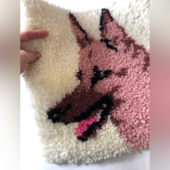 Handmade Shepherd Dog Wall Latch Hook Rug - Picture 9 of 9
